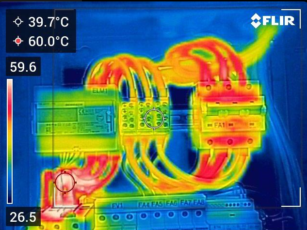 Inspeção termográfica em painel elétrico industrial