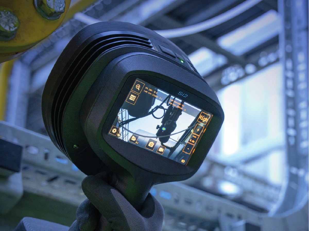 Inspeção acústica industrial com câmera FLIR