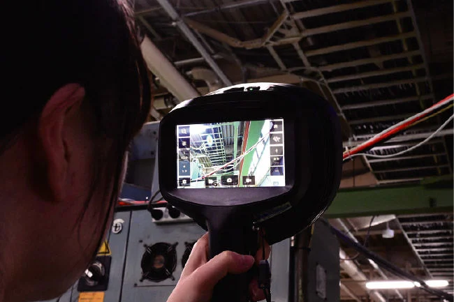 FLIR Si1-LD em uso em inspeção industrial