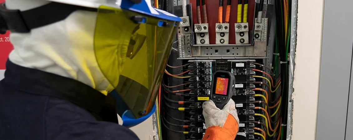 Inspeção elétrica com termografia em fotografia oficial da FLIR